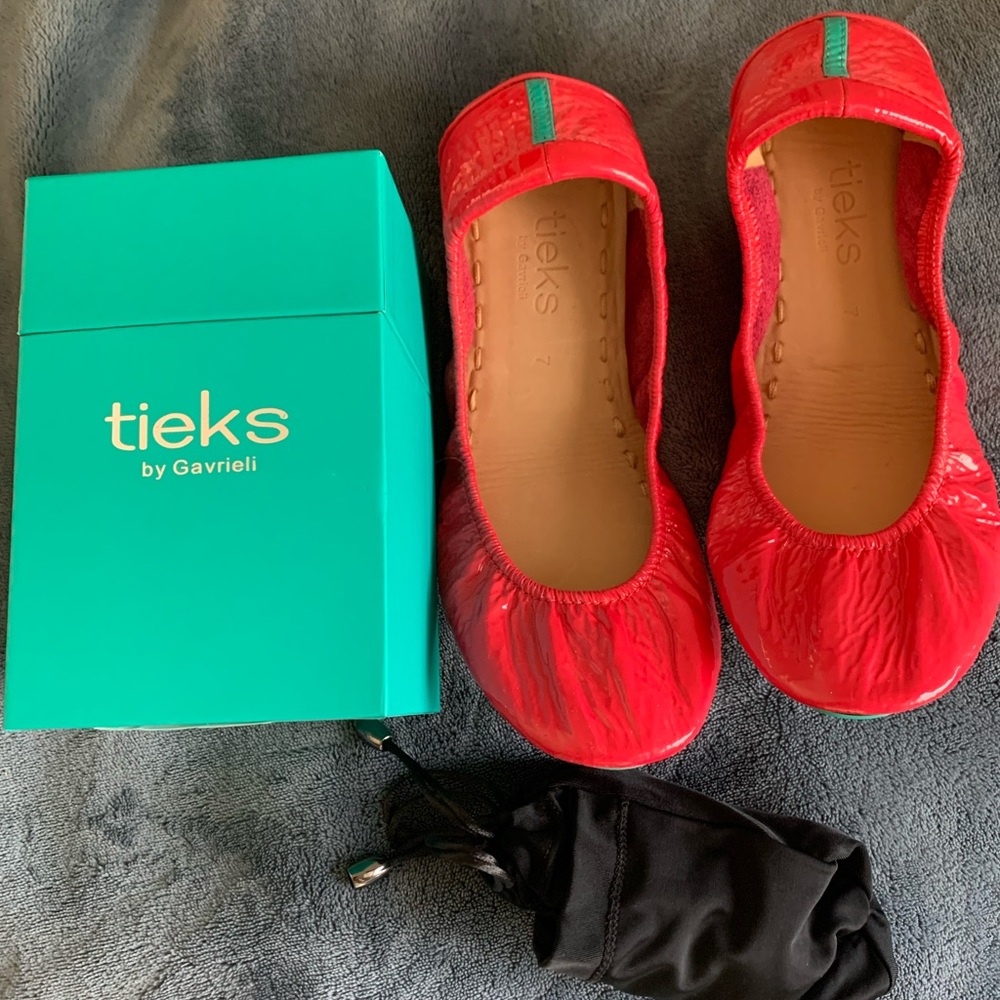New w/box Tieks Razzleberry size 7